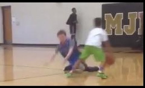 Wow: Little kid breaks opponents ankles with a mean crossover