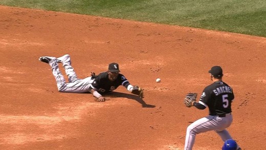 Alexei Ramirez makes an incredible dive and flip