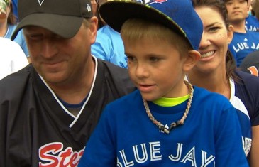 Blue Jays sign young fan’s prosthetic leg