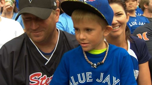 Blue Jays sign young fan’s prosthetic leg