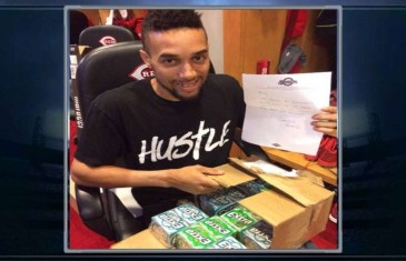 Carlos Gomez gifts Billy Hamilton a case of gum as a possible NL Central parting gift