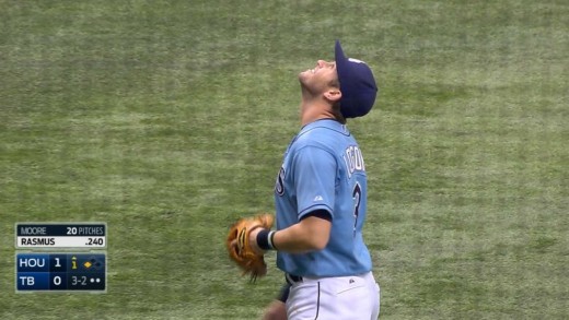 Evan Longoria waits for foul ball stuck in rafters