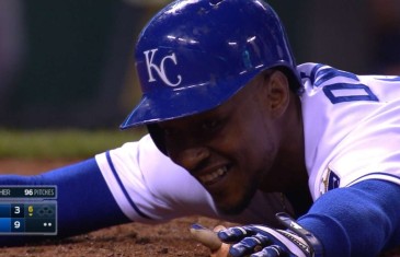 Jarrod Dyson drives in two on an inside-the-parker