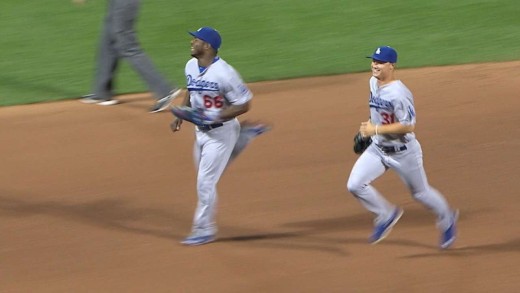 Joc Pederson & Yasiel Puig race each other to the dugout