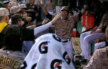 Jung Ho Kang dances to ‘Gangnam Style’ during delay