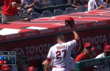 Mike Trout crushes a oppo grand slam into a fans “Trout Net”