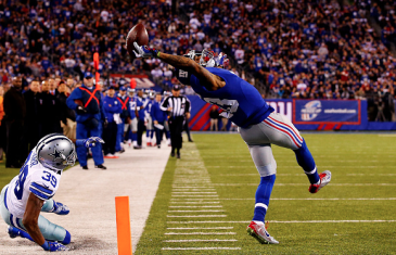 Odell Beckham Jr. practices making one-handed catches while laying on the ground