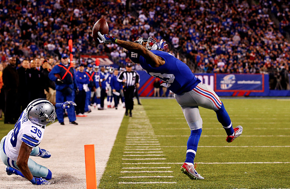 Odell Beckham Jr. practices making one-handed catches while laying on the ground