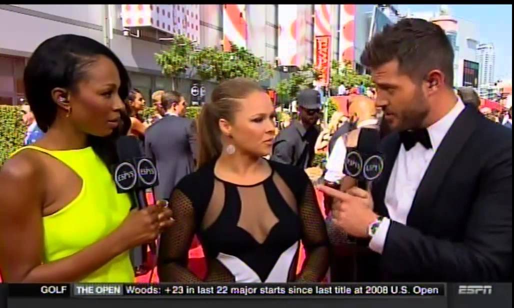 Ronda Rousey fires shots at Floyd Mayweather after winning ESPY