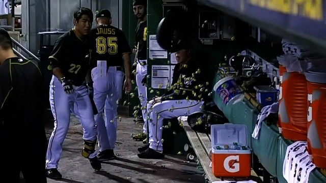 Jung Ho Kang lights up a bubble gum bucket with his helmet in frustration