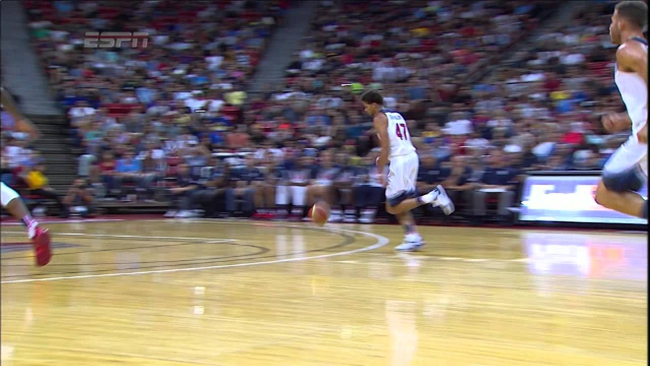 Blake Griffin throws down an off the backboard alley-oop