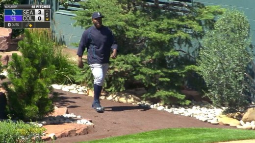 Fernando Rodney beats the heat in bullpen by hiding in shade