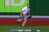 Hat Trick: Blue Jays fans throw hats on the field for Edwin Encarnacion’s 3 homers