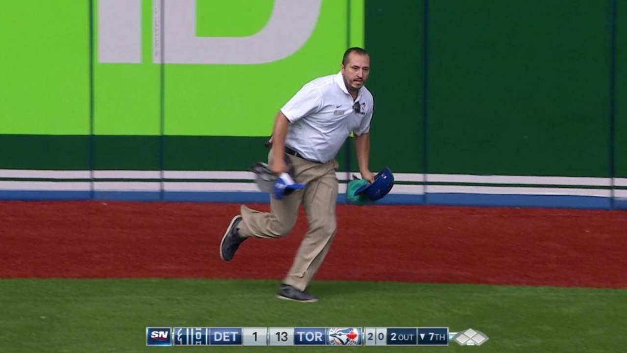 Hat Trick: Blue Jays fans throw hats on the field for Edwin Encarnacion's 3 homers