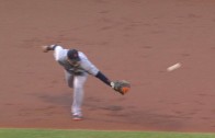 Jose Iglesias flips grounder with glove for out