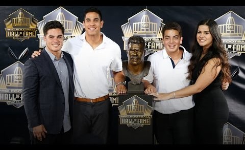 Junior Seau gets inducted into Pro Football Hall of Fame on behalf of family