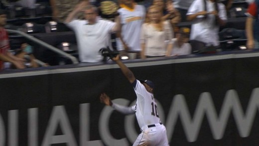 Justin Upton makes spectacular grab slamming into outfield wall