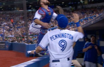 Russell Martin chases a foul pop fly & jumps onto railing for it