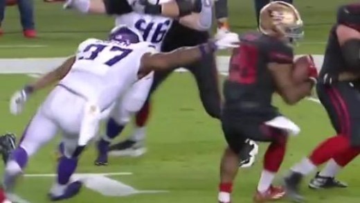 49ers RB Carlos Hyde with a beautiful spin move for touchdown