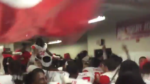 Turned Up: Houston Cougars fired up in the locker room to “Commas” by Future