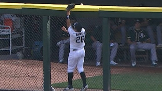 Avisail Garcia blows robbery catch & causes a 3-run homer