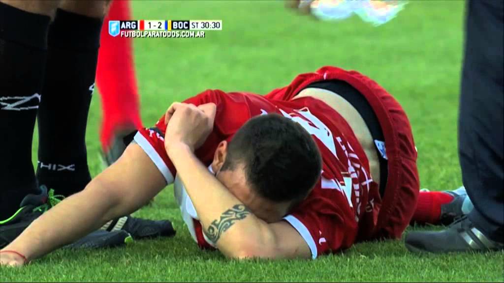 Awful: Soccer player Ezequiel Ham breaks leg on kick (*Viewer Warning*)