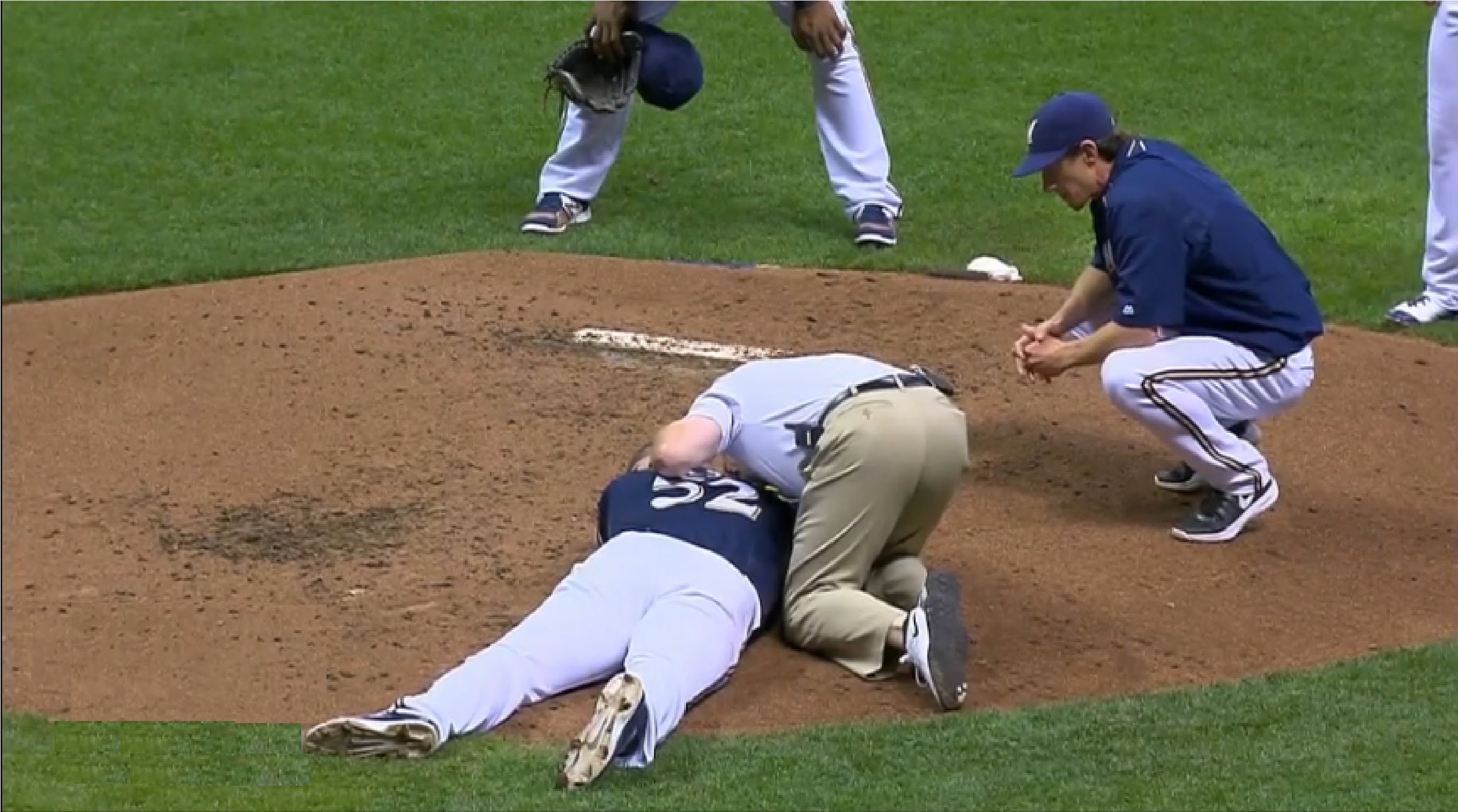 Brewers pitcher Jimmy Nelson pelted with a line drive to the head