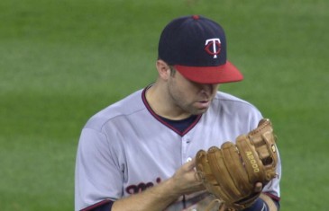 Brian Dozier has a conversation with his glove