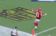 Chiefs TE Travis Kelce celebrates TD with perfect wind up punch