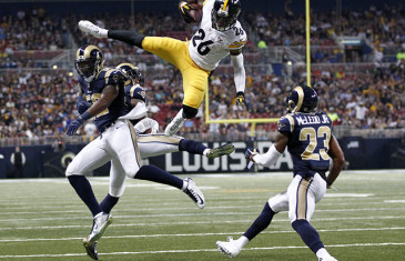 Le’Veon Bell soars like superman in the air with an impressive hurdle