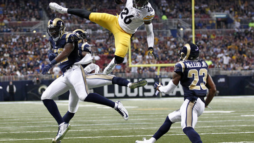 Le’Veon Bell soars like superman in the air with an impressive hurdle