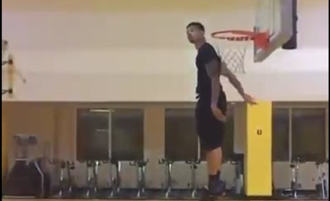 Gerald Green shows off hops & gets his head over the rim with ease