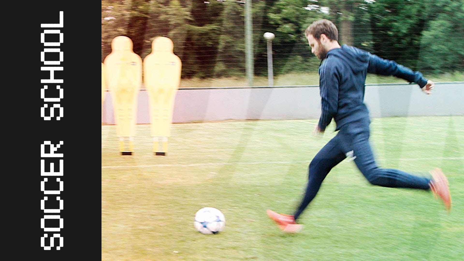 Manchester Untied's Juan Mata gives an amazing free-kick tutorial