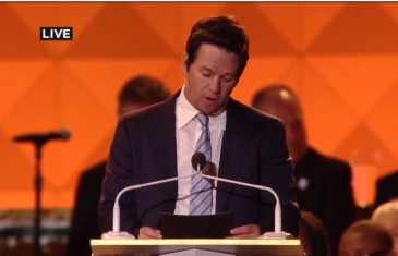 Mark Wahlberg says “Go Eagles” in front of Pope Francis