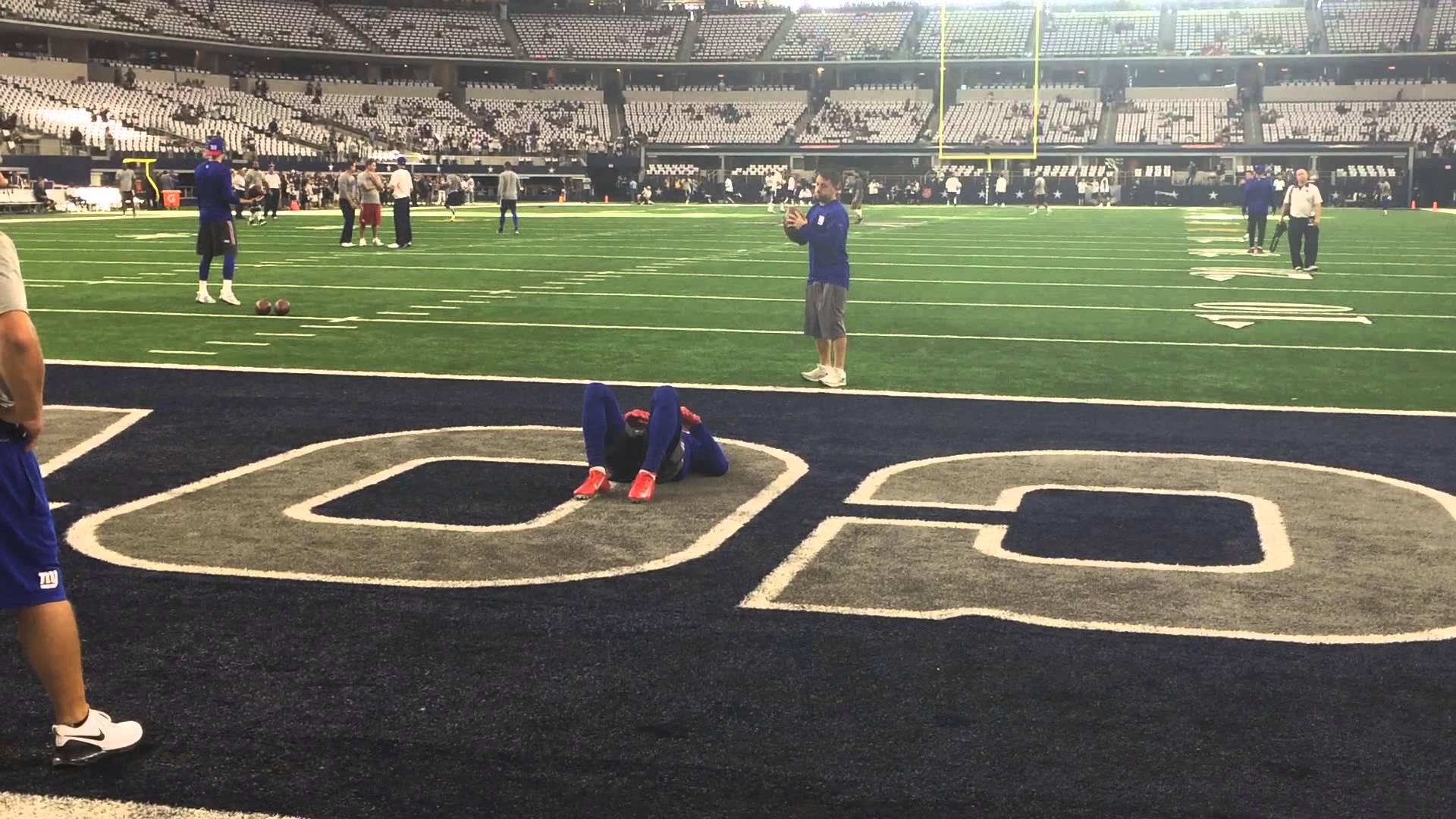 Odell Beckham's latest trick is catching a ball between his legs