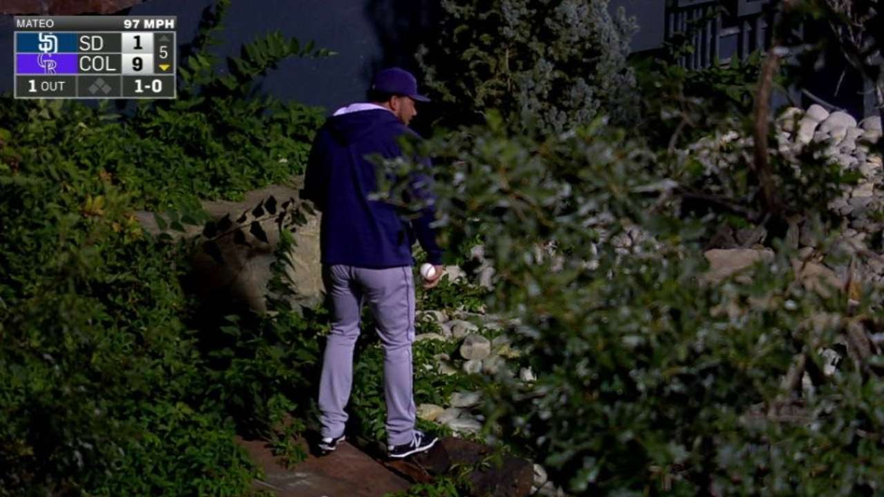 Padres bullpen searches bushes for Murphy's first career home run ball
