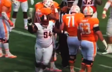 Bowling Green defensive lineman loses his shoe & plays dead to stop the clock