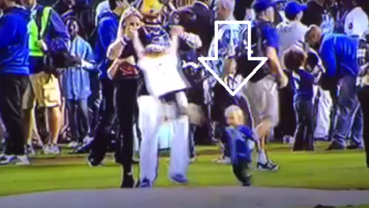 Jonny Gomes accidentally drills a kid in Kansas City Royals celebration