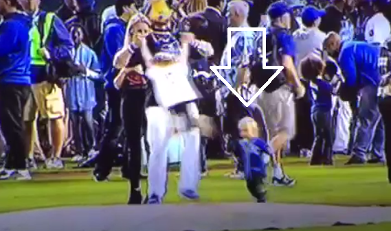 Jonny Gomes accidentally drills a kid in Kansas City Royals celebration