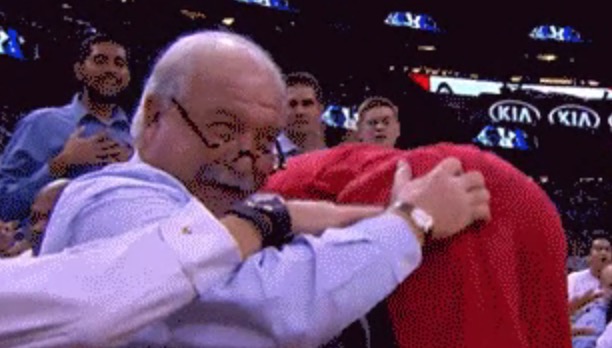 Courtside fan joyfully grabs Ramon Sessions' butt