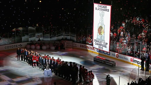 Blackhawks raise Stanley Cup banner