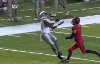 Braxton Miller makes spectacular grab after ball hits his legs