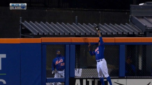 Curtis Granderson robs a homer away from Chris Coghlan