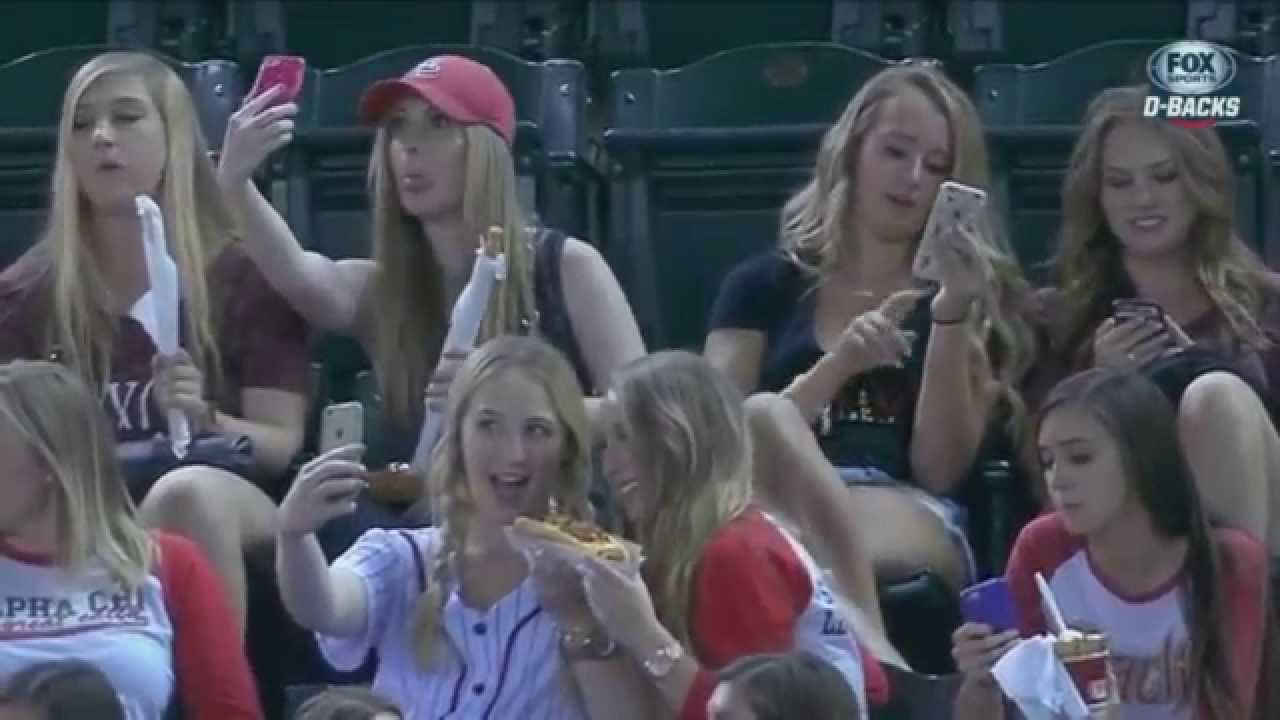D-Backs announcers blast girls taking selfies during game