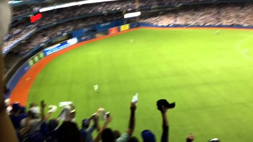 Epic: Mini Jose Bautista fan times his game winning home run