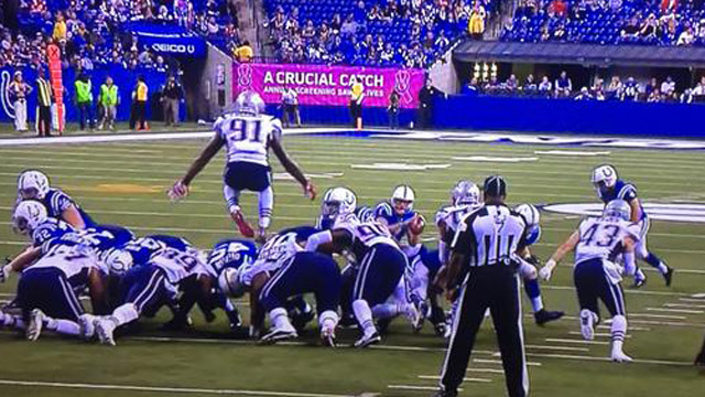 Jamie Collins hurdles Colts on blocked extra point