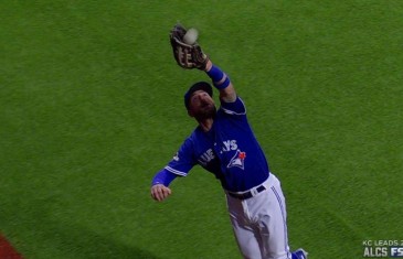 Kevin Pillar makes leaping grab & slams into the wall