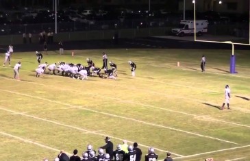 No look one handed pass in youth football game