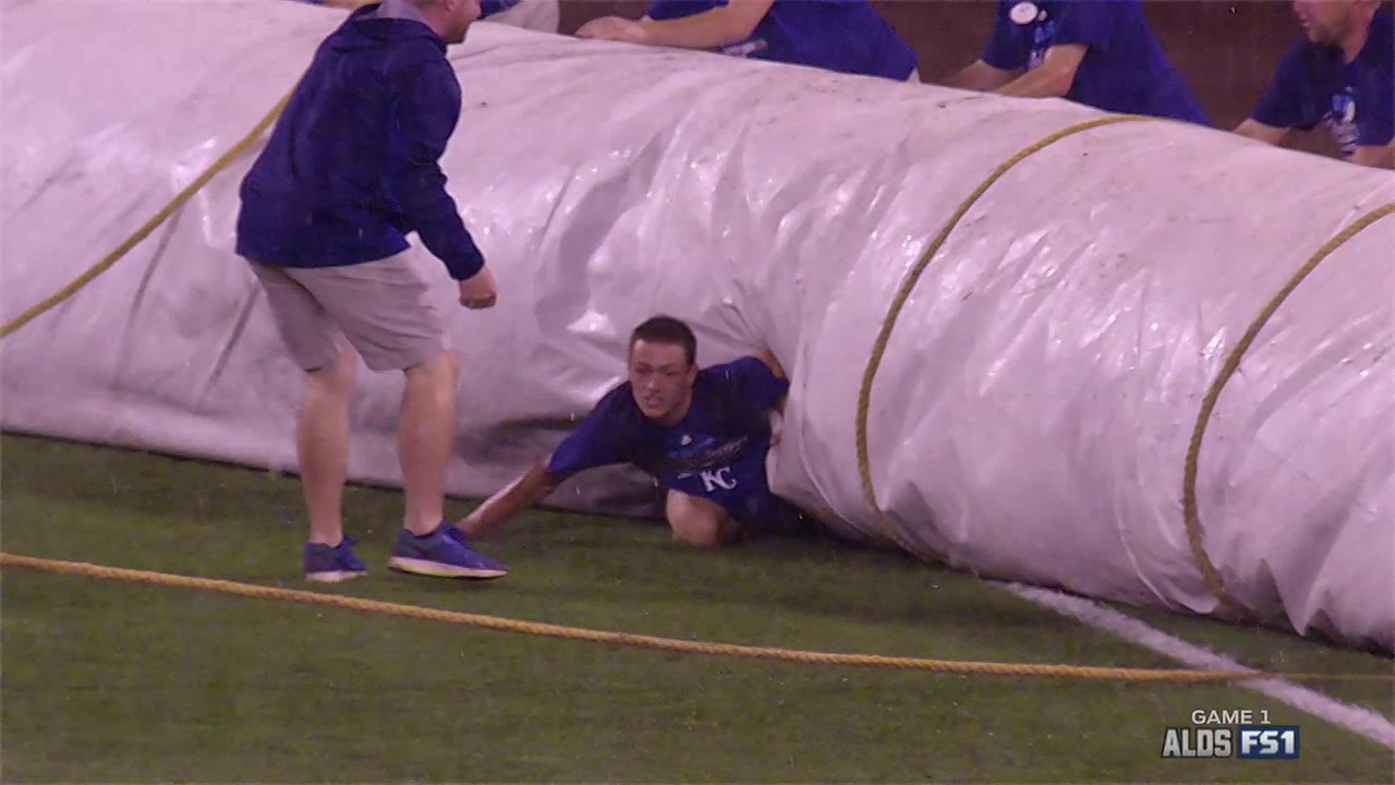 Royals grounds crew member barely escapes tarp
