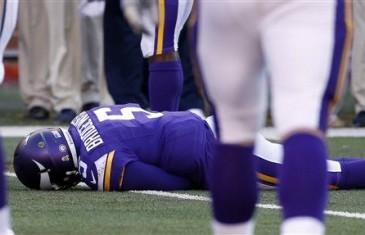 Teddy Bridgewater suffers a concussion with blow to head while sliding